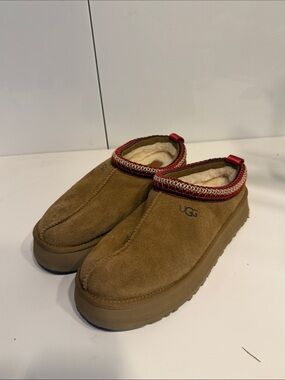 Gently Used Tasman II Ugg slippers tan red women’s 11